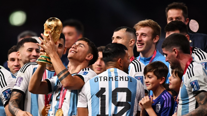 卡塔尔世界杯阿根廷庆祝冠军合影