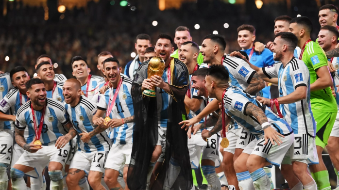 卡塔尔世界杯冠军阿根廷庆祝狂欢合影