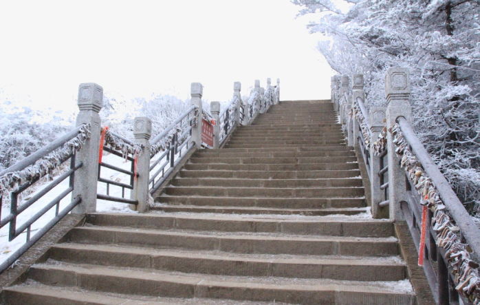 峨眉雪景