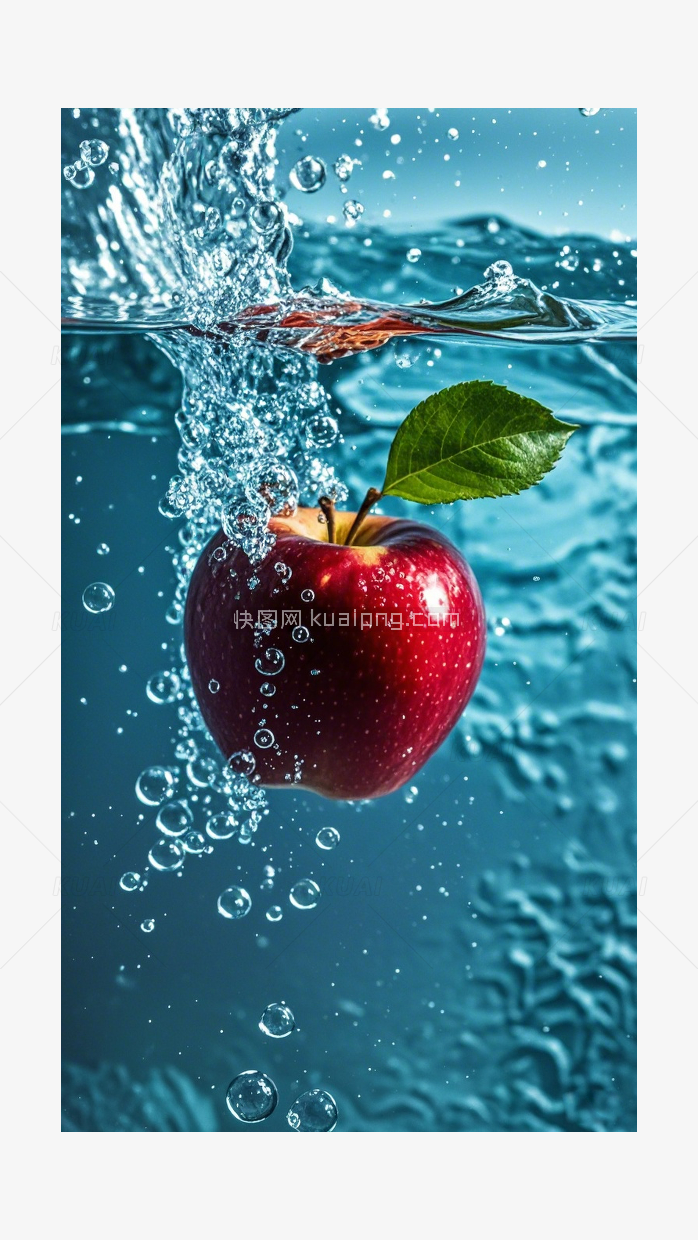 红苹果落入清水素材